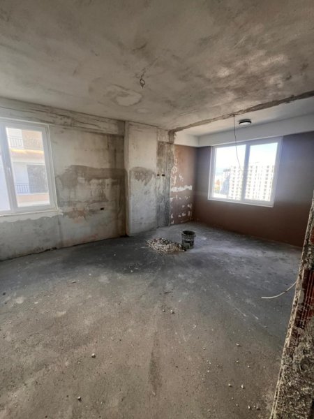 Tirane, shitet 1+1+Ballkon Kati 8, 59 m² 99.000 € (Ish fusha e Aviacionit)