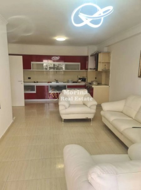 Tirane, jepet me qera apartament 2+1 Kati 4, 93 m² 800 € (Komuna e Parisit)