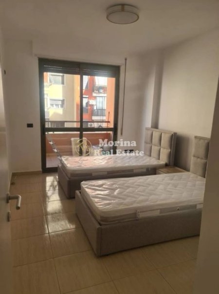 Tirane, jepet me qera apartament 2+1 Kati 4, 93 m² 800 € (Komuna e Parisit)