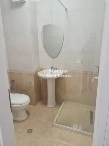 Tirane, jepet me qera apartament 2+1 Kati 4, 93 m² 800 € (Komuna e Parisit)