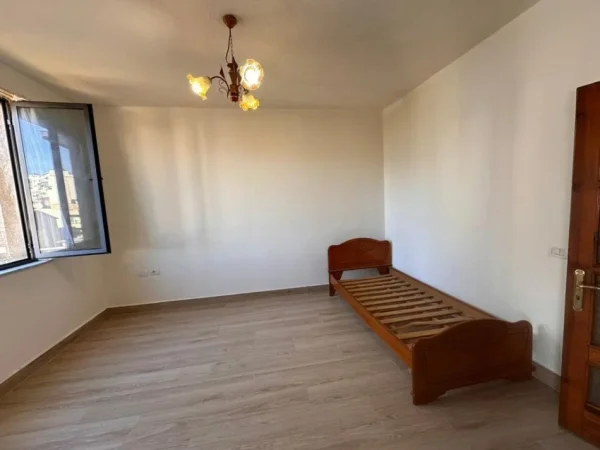 Tirane, jepet me qera zyre Kati 4, 91 m² 650 € 