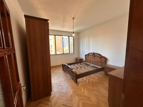 Tirane, jepet me qera zyre Kati 4, 91 m² 650 € 