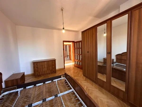Tirane, jepet me qera zyre Kati 4, 91 m² 650 € 