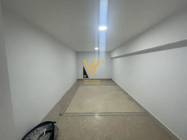 Tirane, jepet me qera ambjent biznesi Kati 0, 160 m² 1.850 € (PAZARI I RI)