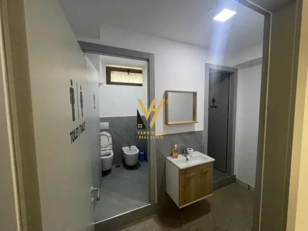 Tirane, jepet me qera ambjent biznesi Kati 0, 160 m² 1.850 € (PAZARI I RI)