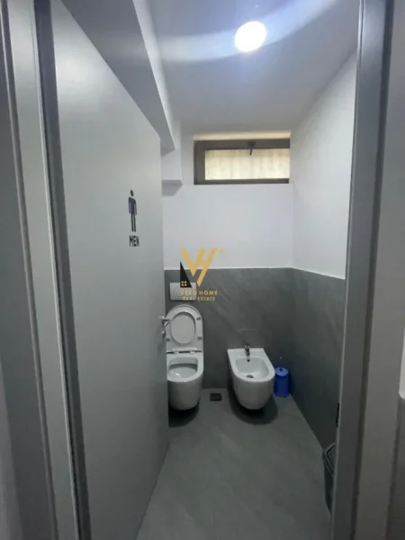 Tirane, jepet me qera ambjent biznesi Kati 0, 160 m² 1.850 € (PAZARI I RI)