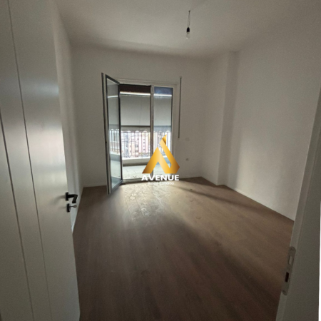Tirane, shitet apartament 2+1+Ballkon Kati 8, 107 m² 103.000 € (rruga berisha)