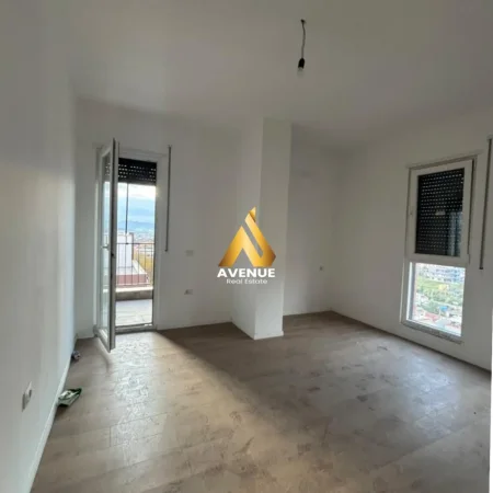 Tirane, shitet apartament 2+1+Ballkon Kati 8, 107 m² 103.000 € (rruga berisha)