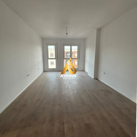 Tirane, shitet apartament 2+1+Ballkon Kati 8, 107 m² 103.000 € (rruga berisha)