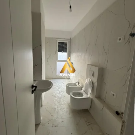 Tirane, shitet apartament 2+1+Ballkon Kati 8, 107 m² 103.000 € (rruga berisha)