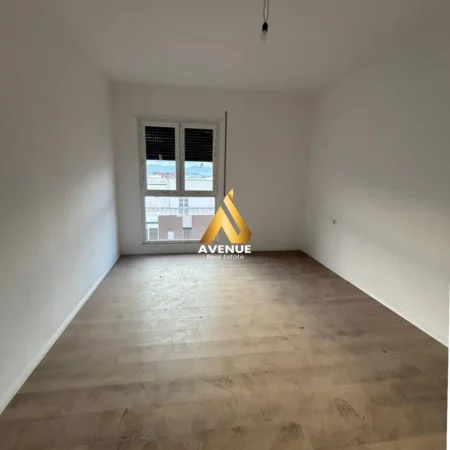 Tirane, shitet apartament 2+1+Ballkon Kati 8, 107 m² 103.000 € (rruga berisha)