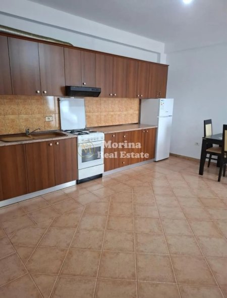 Tirane, jepet me qera apartament 2+1 Kati 3, 90 m² 450 € (Spitali Amerikan 2)