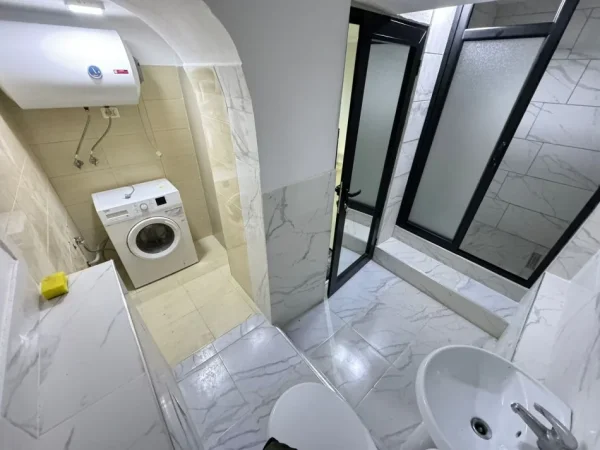 Tirane, jepet me qera apartament 1+1 Kati 0, 