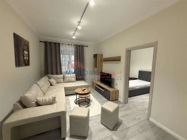 Tirane, jepet me qera apartament 2+1+Ballkon Kati 1, 80 m² 850 € (Rruga Dora Distria)