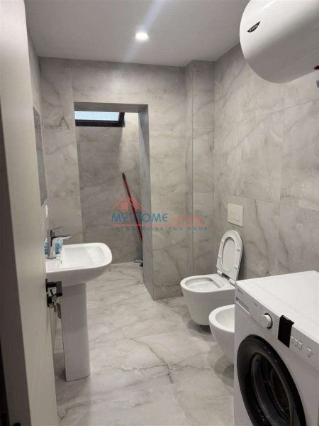 Tirane, jepet me qera apartament 2+1+Ballkon Kati 1, 80 m² 850 € (Rruga Dora Distria)
