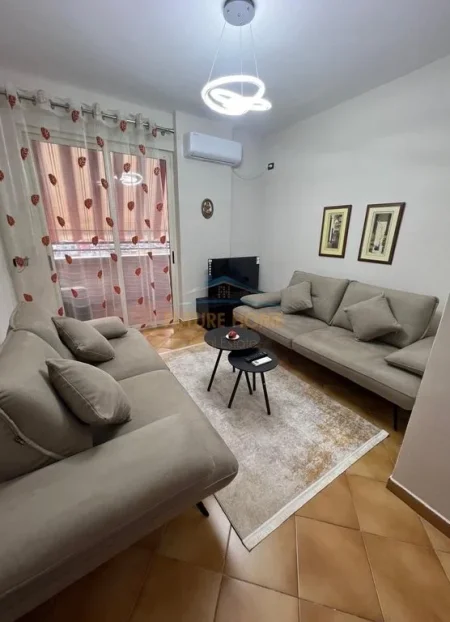 Tirane, jepet me qera apartament 1+1+Ballkon Kati 6, 65 m² 700 € (Rruga Sami Frasheri)