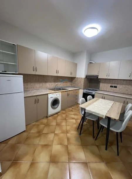 Tirane, jepet me qera apartament 1+1+Ballkon Kati 6, 65 m² 700 € (Rruga Sami Frasheri)