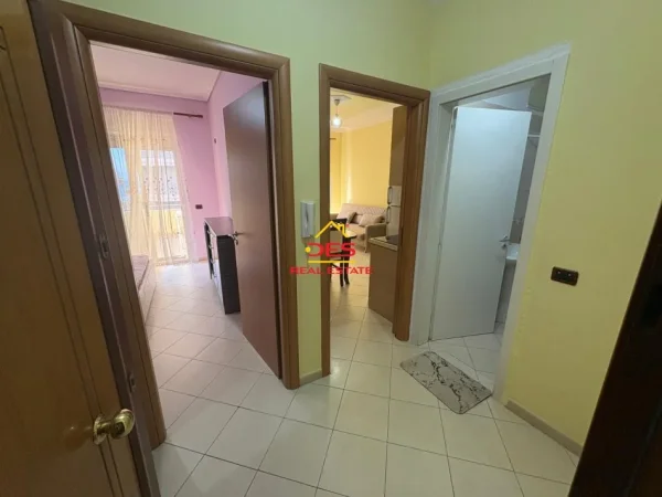 Vlore, jepet me qera apartament 1+1+Ballkon Kati 3, 70 m² 350 € (Rruga Rushit Gurishova)