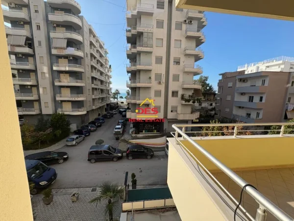 Vlore, jepet me qera apartament 1+1+Ballkon Kati 3, 70 m² 350 € (Rruga Rushit Gurishova)
