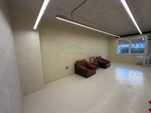 Tirane, shitet apartament 1+1+Ballkon Kati 1, 66 m² 264.000 € (KOMUNA E PARISIT)