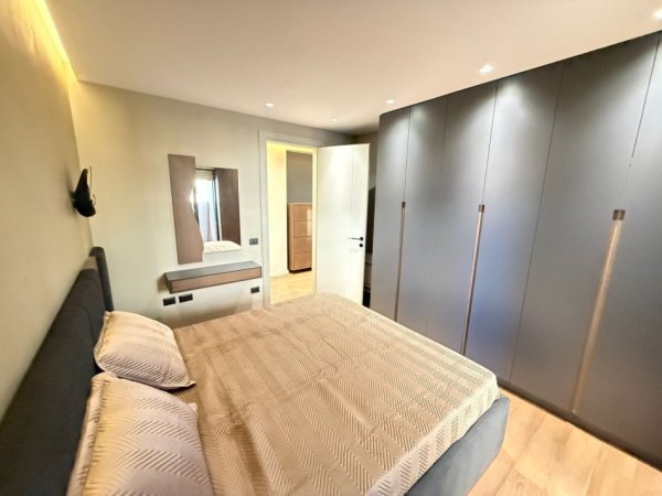 Tirane, jepet me qera apartament 2+1+Ballkon Kati 8, 125 m² 1.500 € (Zogu I Zi)