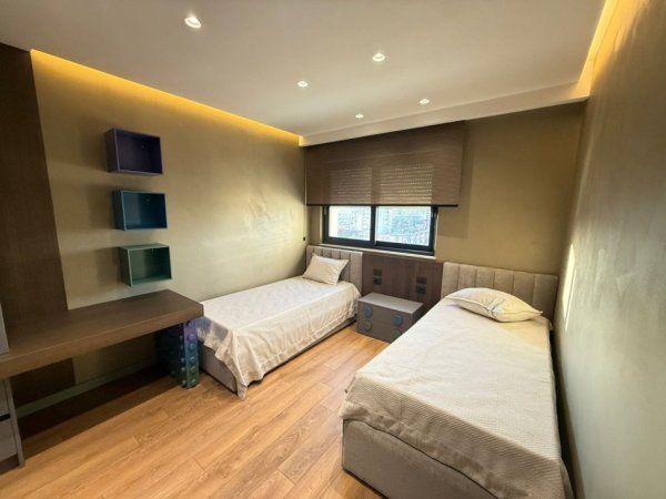 Tirane, jepet me qera apartament 2+1+Ballkon Kati 8, 125 m² 1.500 € (Zogu I Zi)