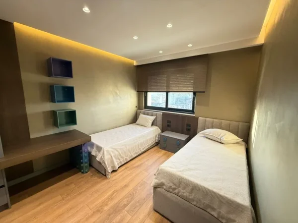 Tirane, jepet me qera apartament 2+1+Ballkon Kati 8, 125 m² 1.500 € (Zogu I Zi)