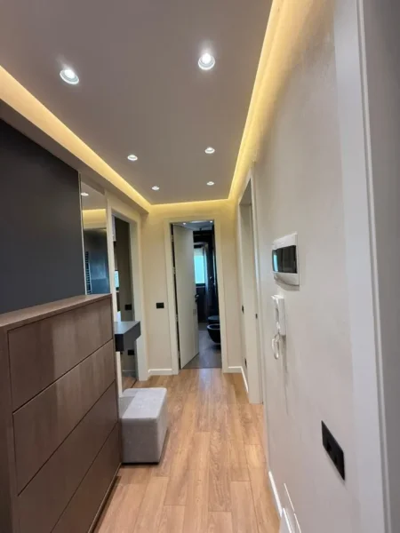 Tirane, jepet me qera apartament 2+1+Ballkon Kati 8, 125 m² 1.500 € (Zogu I Zi)