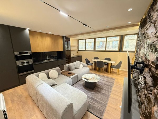 Tirane, jepet me qera apartament 2+1+Ballkon Kati 8, 125 m² 1.500 € (Zogu I Zi)