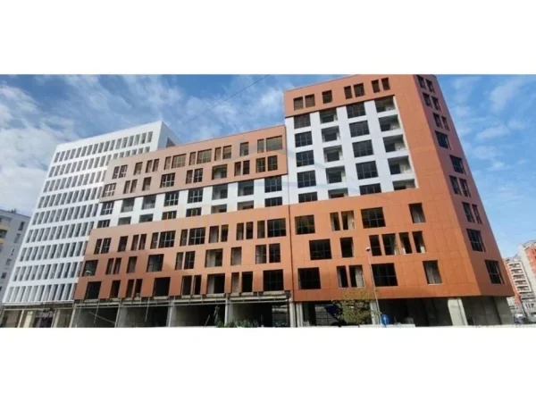 Tirane, shitet apartament 2+1+Ballkon Kati 8, 153 m² 174.500 € (UNAZA E RE)