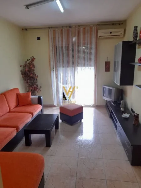 Tirane, jepet me qera apartament 2+1+Ballkon Kati 4, 94 m² 800 € (MYSLYM SHYRI)