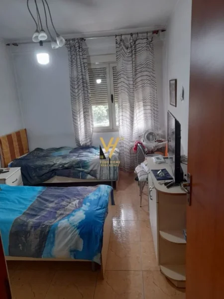 Tirane, jepet me qera apartament 2+1+Ballkon Kati 4, 94 m² 800 € (MYSLYM SHYRI)