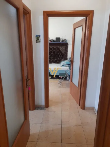 Tirane, jepet me qera apartament 2+1+Ballkon Kati 4, 94 m² 800 € (MYSLYM SHYRI)