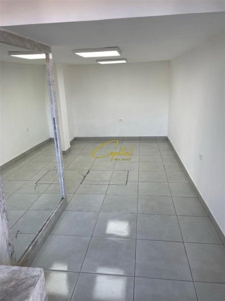 Tirane, jepet me qera zyre Kati 0, 90 m² 800 € (PAZARI I RI)