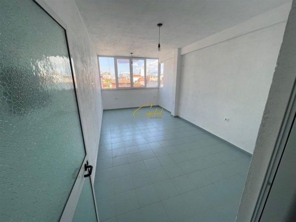 Tirane, jepet me qera zyre Kati 0, 90 m² 800 € (PAZARI I RI)