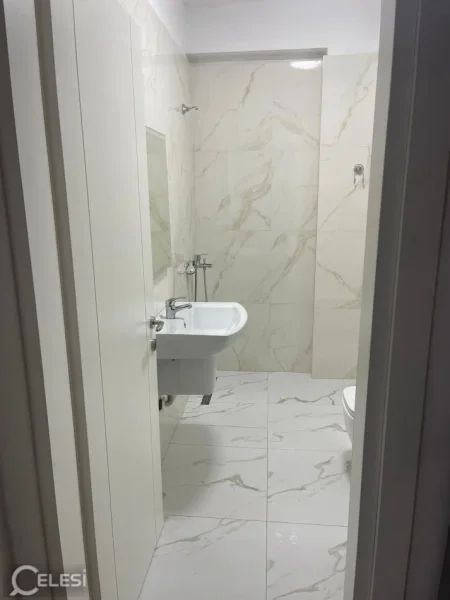 Tirane, jepet me qera apartament 1+1+Ballkon Kati 2, 65 m² 500 € (LIQENI I THATE)