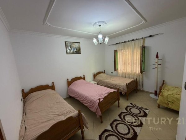 Tirane, jepet me qera apartament 2+1 Kati 0, 136 m² 500 € (Rruga 5 Maji)