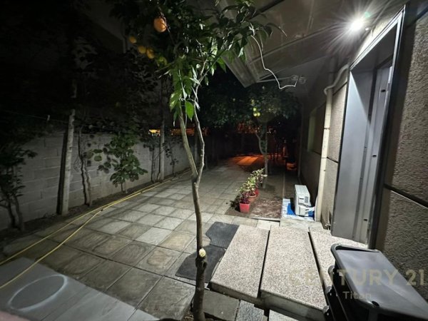 Tirane, jepet me qera apartament 2+1 Kati 0, 136 m² 500 € (Rruga 5 Maji)