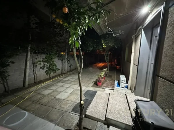 Tirane, jepet me qera apartament 2+1 Kati 0, 136 m² 500 € (Rruga 5 Maji)