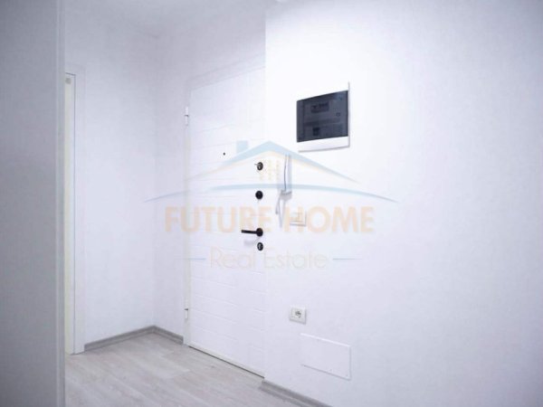 Tirane, jepet me qera ambjent biznesi Kati 6, 95 m² 900 € (Rruga Sulejman Delvina, pranë Sheshit Wilson.)