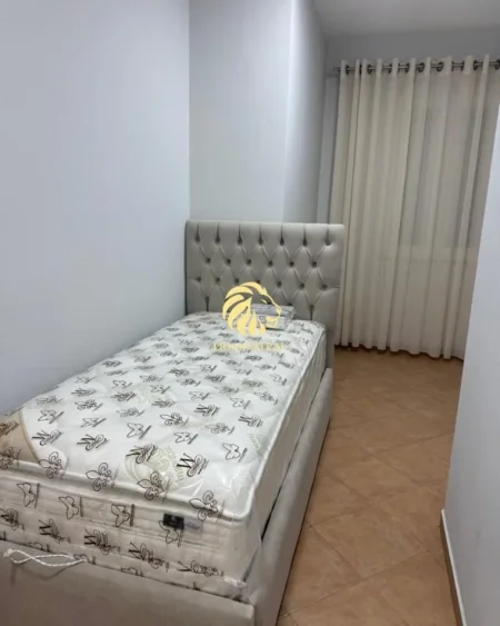 Tirane, jepet me qera apartament 2+1+Ballkon , 78 m² 800 € 