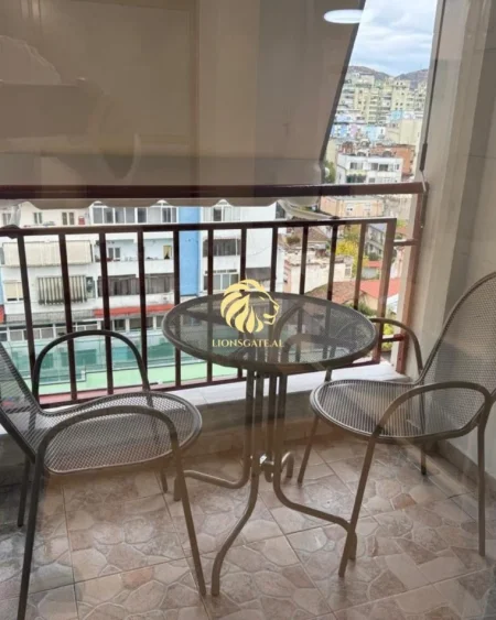 Tirane, jepet me qera apartament 2+1+Ballkon , 78 m² 800 € 