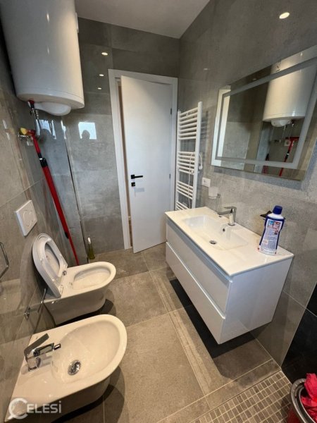 Tirane, jepet me qera apartament 2+1+Ballkon Kati 7, 84 m² 700 € (FUSHA E AVIACIONIT)