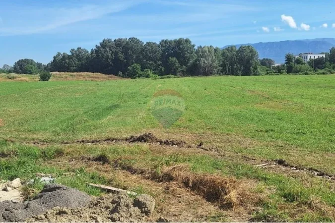 Tirane, shitet toke , 7.000 m² 525.000 € (Berxulle - Zonë Industriale, Autostrada Tiranë Durrës, Tiranë(ID: 530411012-85)