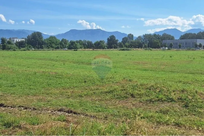 Tirane, shitet toke , 7.000 m² 525.000 € (Berxulle - Zonë Industriale, Autostrada Tiranë Durrës, Tiranë(ID: 530411012-85)