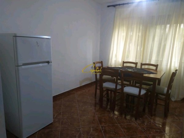 Tirane, jepet me qera apartament 2+1 Kati 4, 75 m² 550 € (ISH BLLOKU)