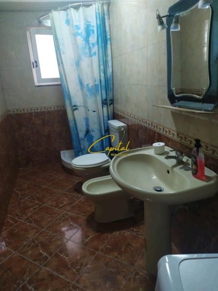 Tirane, jepet me qera apartament 2+1 Kati 4, 75 m² 550 € (ISH BLLOKU)