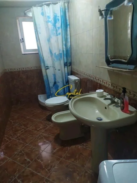 Tirane, jepet me qera apartament 2+1 Kati 4, 75 m² 550 € (ISH BLLOKU)