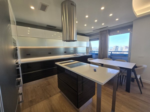 Tirane, shes apartament 3+1+Ballkon Kati 9, 156 m² 465.000 € (Selvia Kompleksi Halili)