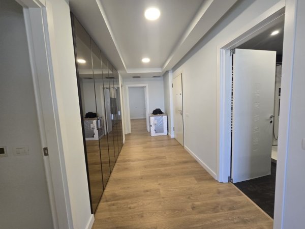 Tirane, shes apartament 3+1+Ballkon Kati 9, 156 m² 465.000 € (Selvia Kompleksi Halili)